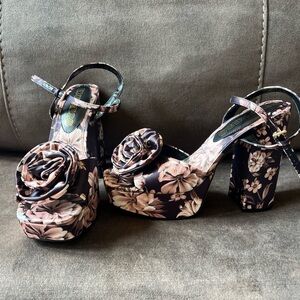 Express Tan‎ Brown Floral Rose Strap Platform Heeled Sandals